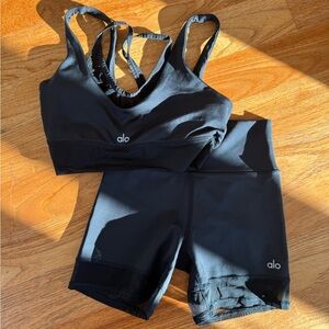 ALO YOGA AIRLIFT “DOUBLE TROUBLE” BRA + BIKE SHORT SET.